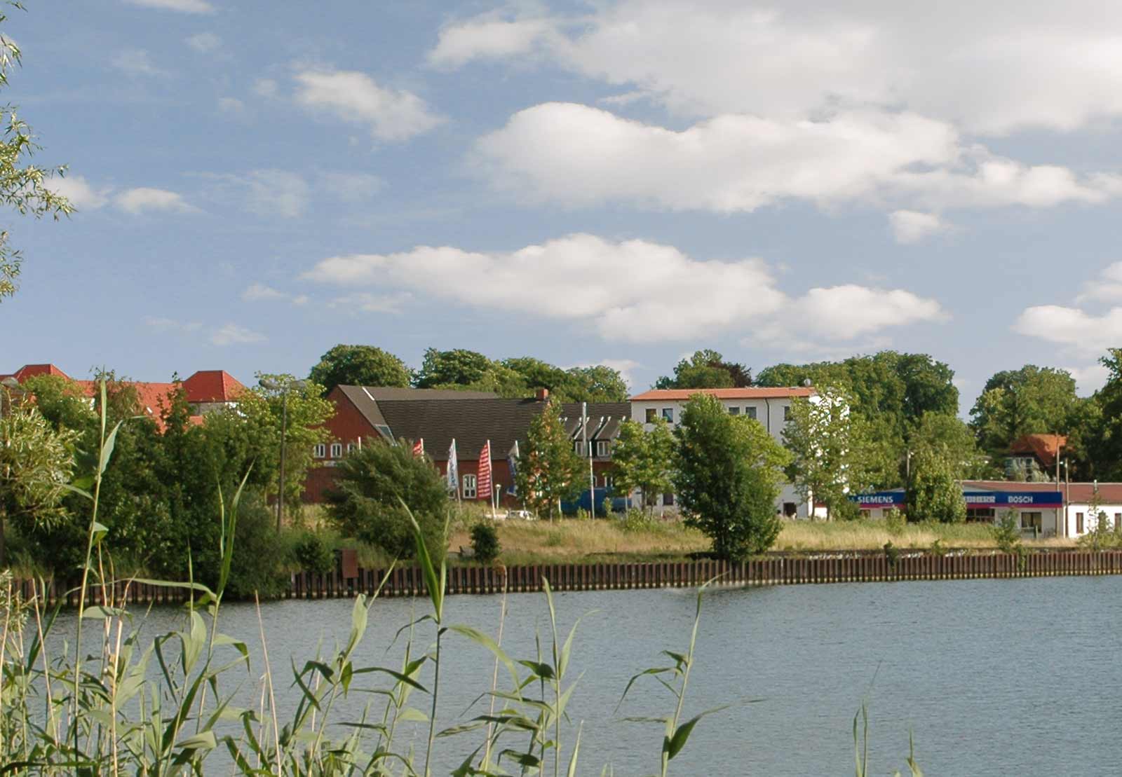 Baugelände Stadtvilla HQ7 im Hafenquartier Schwerin (Foto: Michael Schnell)