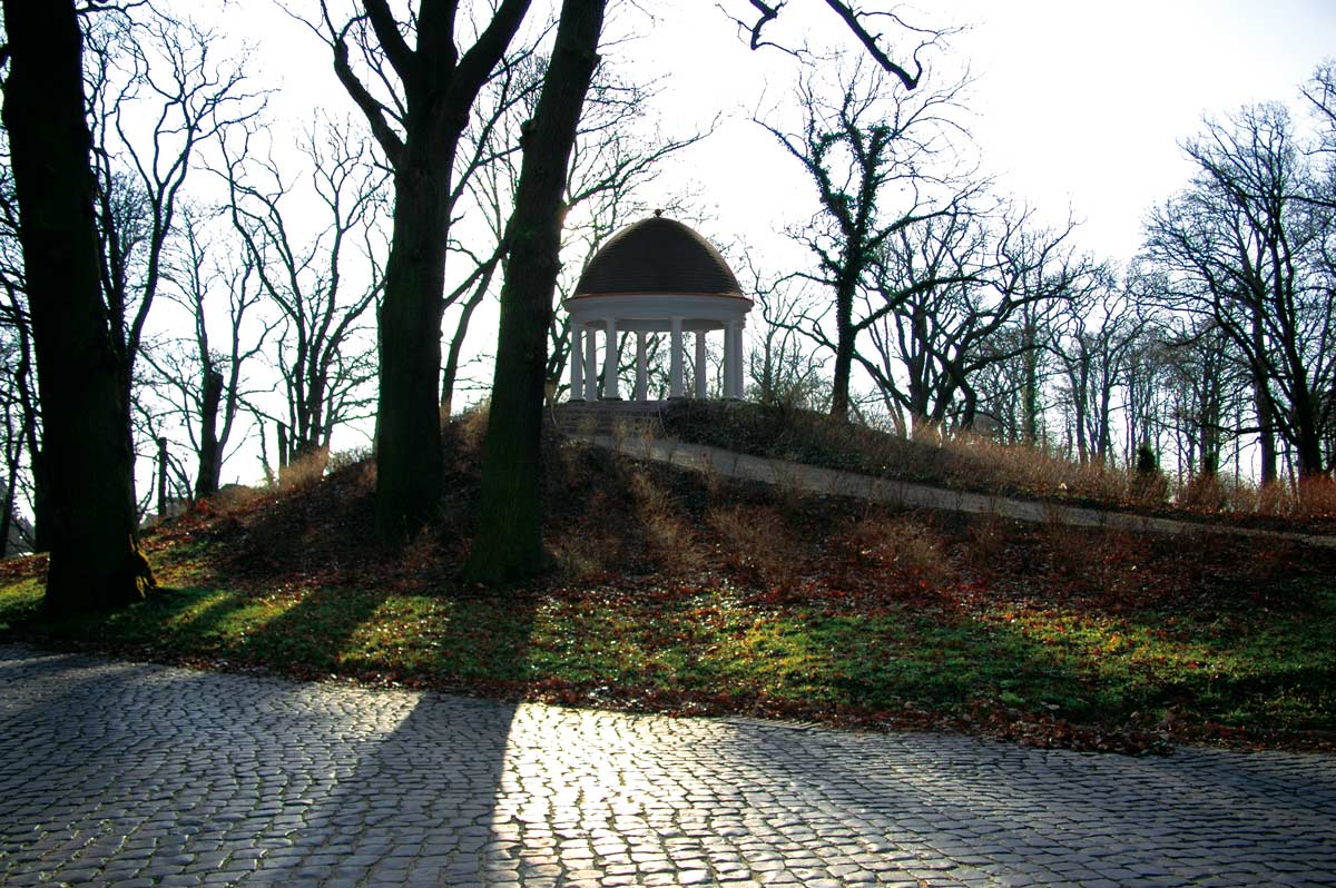 Blick vom Schleifmühlenweg auf den den Jugendtempel im Schweriner Schlossgarten (3D-Modell und Architektur-Visualisierung) ©2011 hasche.mediendesign | studio fuer digitale illustration